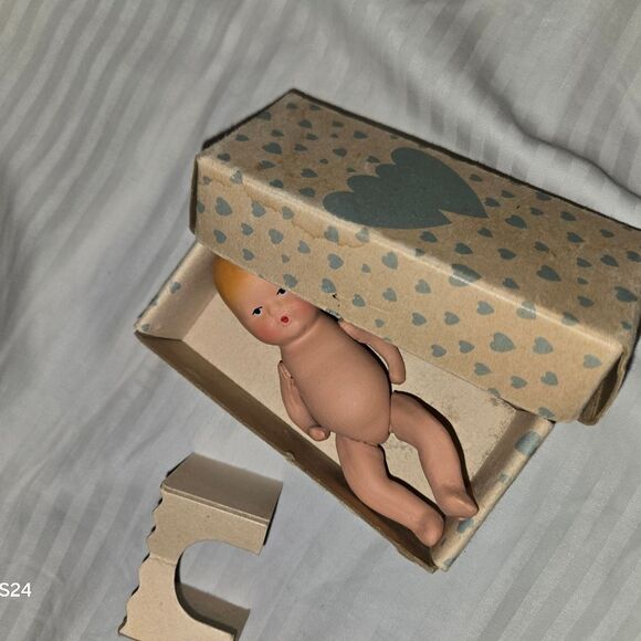 Vintage Kerr& Hinz Bisque Doll collectors Made In US - Picture 3 of 16